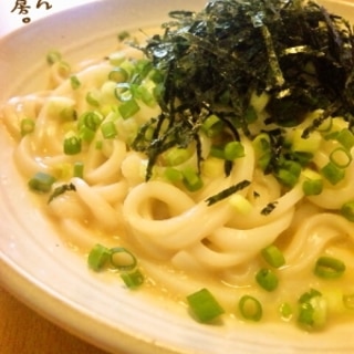 細めのうどんでよく絡む★明太子バターうどん。